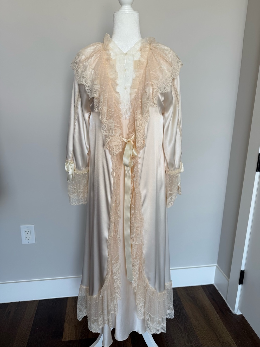 Hollywood Vintage Bob Mackie Champagne Set
